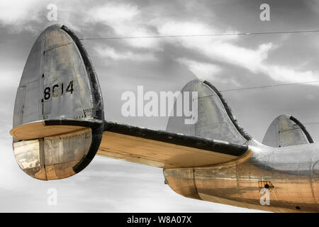 Triple Seitenleitwerk berühmten erkennbaren Teile einer Lockheed L-1049 Constellation Flugzeuge aus den 40s und 50s Stockfoto