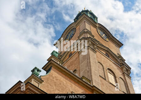 Die Kathedrale Storkyrkan, Gamla Stan, Stockholm, Schweden mittelalterliche Kirche ca. 1290, Bell Tower (Uhrturm) 1743. Siehe DM 85 T8 für Ähnliche vertikale Ansicht. Stockfoto