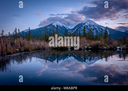 Reflexionen an Vermillion Seen im Banff National Park Stockfoto