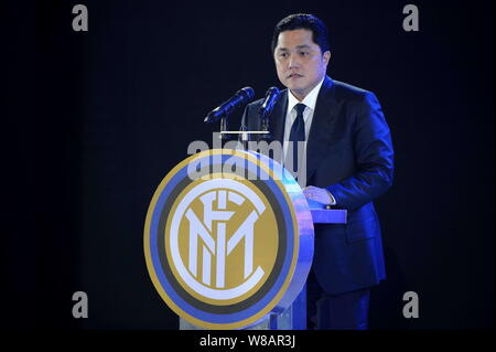 Indonesische Geschäftsmann Erick Thohir, Präsident und Mehrheitseigner des italienischen Fußball-Team Inter Mailand, liefert eine Rede auf der Pressekonferenz zu einem Stockfoto