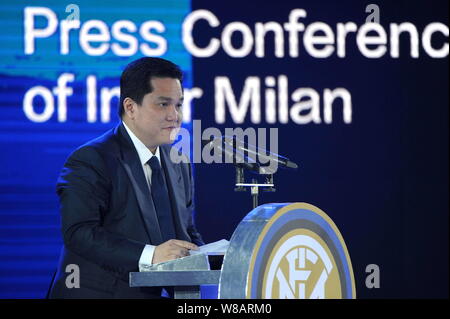 Indonesische Geschäftsmann Erick Thohir, Präsident und Mehrheitseigner des italienischen Fußball-Team Inter Mailand, liefert eine Rede auf der Pressekonferenz zu einem Stockfoto