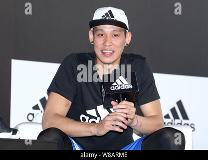 NBA Basketball star Jeremy Lin von Charlotte Hornets besucht eine Werbeveranstaltung für Adidas in Taipei, Taiwan, 10. Juni 2016. Stockfoto