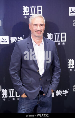 Deutsche Regisseur Roland Emmerich stellt auf der China Premiere seines neuen Films "Independence Day: Wiederaufleben" in Peking, China, 22. Juni 2016. Stockfoto