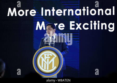 Indonesische Geschäftsmann Erick Thohir, Präsident und Mehrheitseigner des italienischen Fußball-Team Inter Mailand, liefert eine Rede auf der Pressekonferenz zu einem Stockfoto