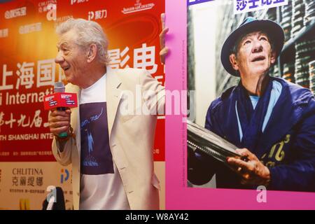 Englisch Schauspieler Sir Ian McKellen spricht auf einer Pressekonferenz das Programm des British Council hakespeare Leben' während des 19 Shanghai Inte zu fördern. Stockfoto