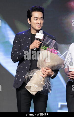 Koreanische Schauspieler Song Seung-heon besucht eine Pressekonferenz für die Zusammenarbeit zwischen Huayi Brothers Media Corporation (H. Brüder) und Shanghai O Stockfoto