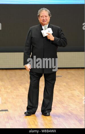 Hong Kong Regisseur und Darsteller Sammo Hung besucht eine Pressekonferenz und Eröffnung für seine Sammo Hung Filmstudio in Shanghai, China, 13. Juni 2016. Stockfoto