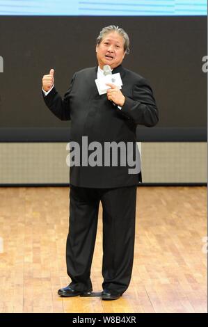 Hong Kong Regisseur und Darsteller Sammo Hung besucht eine Pressekonferenz und Eröffnung für seine Sammo Hung Filmstudio in Shanghai, China, 13. Juni 2016. Stockfoto