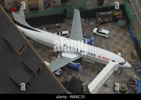 Luftaufnahme eines pensionierten Boeing 737 Passenger Jet von Batavia Air in ein Restaurant in der Fußgängerzone in Wuhan City renoviert, zentral China Stockfoto