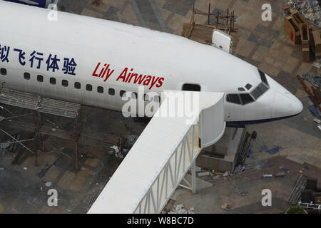 Luftaufnahme eines pensionierten Boeing 737 Passenger Jet von Batavia Air in ein Restaurant in der Fußgängerzone in Wuhan City renoviert, zentral China Stockfoto