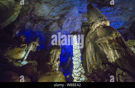 Blick auf die zhijin Höhle, auch eine karsthöhle als Daji Höhle, in Zhijin County, bijie Stadt, Provinz Guizhou im Südwesten Chinas, 11. Mai 2016 bekannt. Zhijin Stockfoto