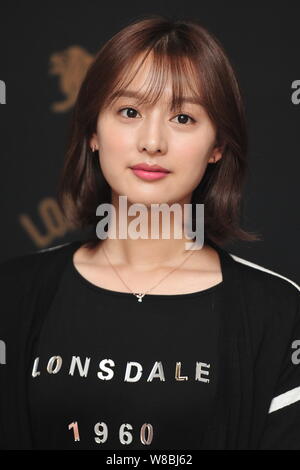 Koreanische Schauspielerin Kim Ji-won besucht ein Signaturereignis für Fans in Peking, China, 21. Mai 2016. Stockfoto