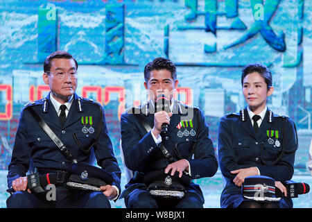 (Von links) Hong Kong Schauspieler Tony Leung Ka-fai, Aaron Kwok und Schauspielerin Charlie Yeung nehmen an einer Pressekonferenz zu seinem neuen Film 'Kalten Krieges 2 fördern" Stockfoto