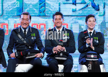 (Von links) Hong Kong Schauspieler Tony Leung Ka-fai, Aaron Kwok und Schauspielerin Charlie Yeung nehmen an einer Pressekonferenz zu seinem neuen Film 'Kalten Krieges 2 fördern" Stockfoto