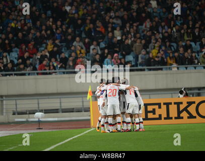 Spieler von Japans "FC Tokyo feiern, nachdem er ein Ziel gegen die chinesischen Jiangsu Suning in ihrer Gruppe E Gleichen während der AFC Champions League 2016 Stockfoto