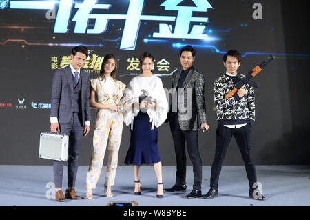 (Von links) Chinesische Schauspieler Xu Zhengxi, auch als Jeremy Jones, Hong Kong Schauspielerin Karena Ng, chinesische Schauspielerin Tang Yan, Südkoreanischer Schauspieler Lee Min-ho bekannt Stockfoto