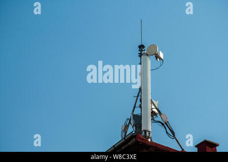 Handy Antenne oder Antenne Tower für GSM- und UMTS-Mobiltelefon-Getriebe verwendet Stockfoto