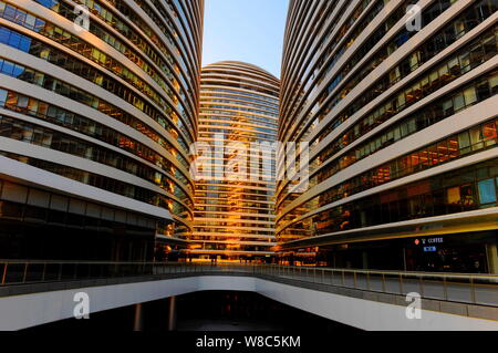 Ansicht der Wangjing Soho von Soho China in Peking, China, 4. März 2015 entwickelt. Die wangjing Soho Gebäudekomplex, entworfen von Iraqi-British Zah Stockfoto