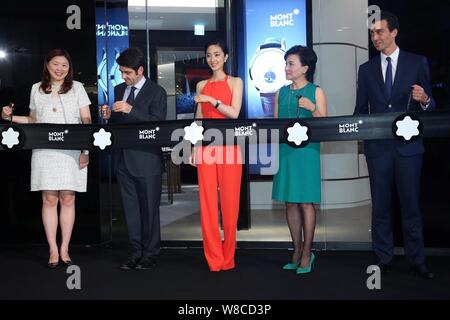 Taiwanesische Schauspielerin Gwei Lun-mei besucht eine Eröffnungsveranstaltung für das erste Konzept des Montblanc Store im Einkaufszentrum Taipei 101 in Taipeh, Taiwan, 10. Juni 2015. Stockfoto