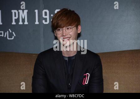 Koreanische Schauspieler Lee Jong-suk Lächeln auf einer Pressekonferenz für einen Fan treffen in Taipei, Taiwan, 21. März 2015. Stockfoto