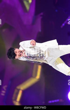 Singaporean Sänger JJ Lin führt bei seinem Konzert in Taipei, Taiwan, 14. Februar 2015. Stockfoto