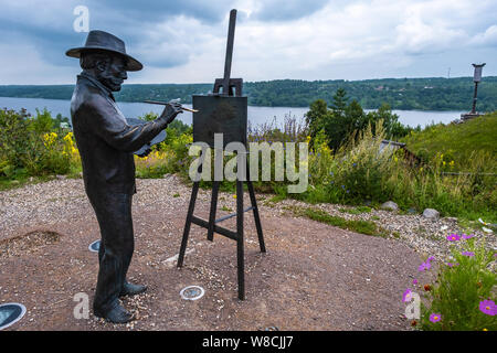 Denkmal für russische Künstler Lewitan Isaak Lewitan auf dem Berg im Sommer in Plyos, Russland. Stockfoto