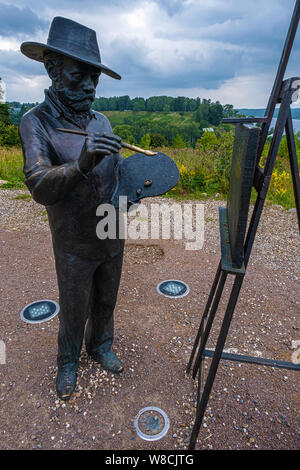 Denkmal für russische Künstler Lewitan Isaak Lewitan auf dem Berg im Sommer in Plyos, Russland. Stockfoto