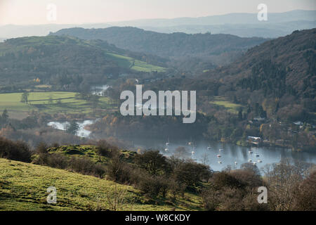 Schönen Herbst Landschaft Bild der Blick von Gummers wie auf Derwent Wter in Lake District Stockfoto