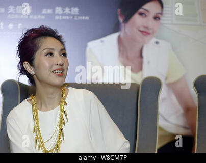Hong Kong Schauspielerin Miriam Yeung spricht bei einer Werbeveranstaltung für ihren neuen Film "Little Big Master' in Chengdu City, im Südwesten Chinas Provinz Sichuan Stockfoto
