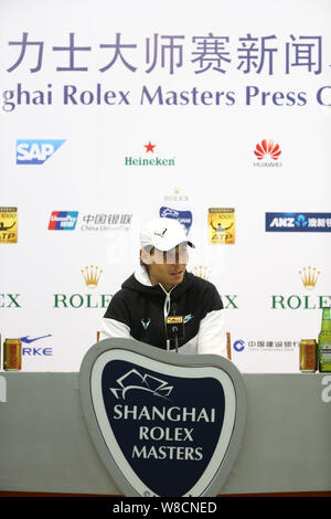 Rafael Nadal von Spanien spricht bei einer Pressekonferenz nach dem Sieg über Ivo Karlovic von Kroatien in die zweite Runde der Männer singles während der Stockfoto