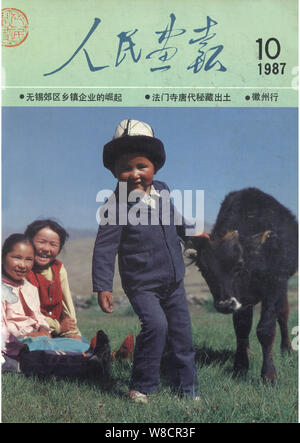 Diese Abdeckung der China Bildhafte im Oktober 1987 verfügt über Kinder auf der Tekesi Prairie in Xinjiang ausgestellt. Stockfoto