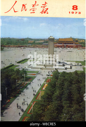Diese Abdeckung der China Bildhafte im August 1973 verfügt über erteilt das Denkmal für die Helden des Volkes auf dem Tian'anmen-Platz. Stockfoto