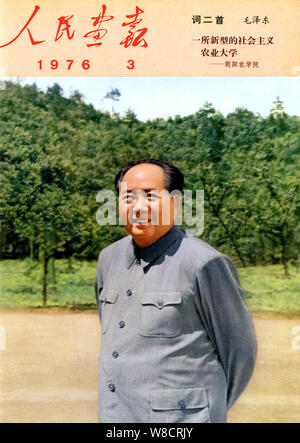 Diese Abdeckung der China Bildliche herausgegeben im März 1976 bietet der Vorsitzende Mao Zedong auf der Jinggangshan Berg. Stockfoto