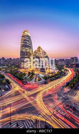 Nachtansicht der Wangjing Soho von Soho China in Peking, China, 4. Mai 2015 entwickelt. Stockfoto