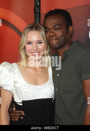 August 8, 2019, Beverly Hills, CA, USA: 8. August 2019 - Beverly Hills, Kalifornien - Kristen Bell, William Jackson Harper. 2019 TCA NBC Presse Rundgang Teppich gehalten Im Beverly Hilton Hotel. Photo Credit: FSadou/AdMedia (Credit Bild: © F Sadou/AdMedia über ZUMA Draht) Stockfoto