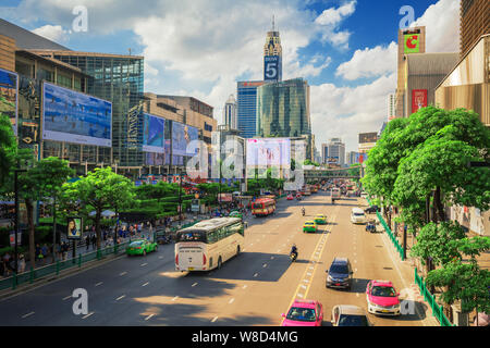 BANGKOK, THAILAND - 15. Juli 2017 - die Stadt Bangkok. Bereich vor dem Central World. Das wirtschaftliche Zentrum von Bangkok Thailand Stockfoto