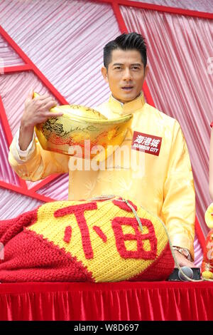 Hong Kong Sänger und Schauspieler Aaron Kwok stellt bei einer Werbeveranstaltung von Harbour City Spring Festival und das chinesische Mondjahr in Hongkong zu feiern. Stockfoto