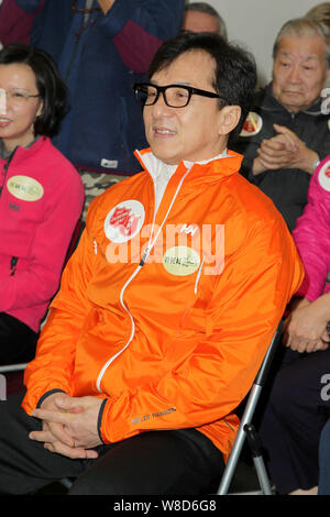 Hong Kong Action Star Jackie Chan besucht eine Wohltätigkeitsveranstaltung in Hongkong, China, 3. Februar 2015. Stockfoto