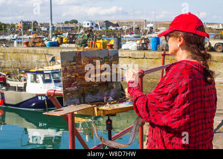 8. August 2019 ein talentierter Landschaftsmaler in Ihr Thema aufgenommen, wie Sie auf einem bunten Hafen Szene im Ardglass County Down Nordirland funktioniert. Stockfoto