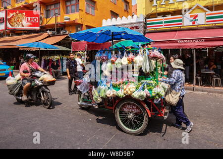 BANGKOK THAILAND: Pflanzliche Truck in der Khaosan Road am 16. Februar 2018. Khao San Road ist touristischen Zentrum von Bangkok. Stockfoto