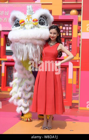 Hong Kong Model und Schauspielerin Angelababy stellt bei einer Veranstaltung der bevorstehenden Chinesisches Neujahr in Hongkong, China, 9. Februar 2015 zu feiern. Stockfoto