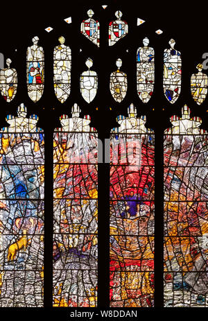 Die Östliche der beiden Millennium windows von Thomas Denny (2004), Great Malvern Priory, Worcestershire, Großbritannien Stockfoto