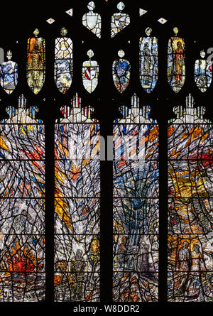 Die westliche der beiden Millennium windows von Thomas Denny, Great Malvern Priory, Worcestershire, Großbritannien Stockfoto