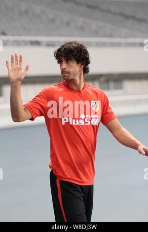 Tiago Cardoso Mendes von Atletico de Madrid nimmt Teil an einem Training für einen freundlichen Fussballspiel gegen FC SIPG Shanghai in Shanghai, China, 3. Stockfoto