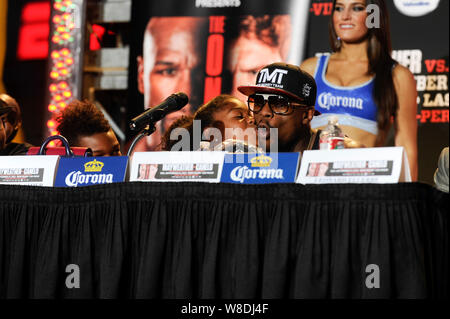 Boxer Floyd Mayweather Jr an der Presse Konferenz in Los Angeles. Live am 2. Juli 2013 in Los Angeles, Kalifornien. Stockfoto