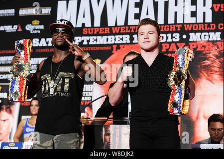 Boxer Floyd Mayweather Jr. Und Saul "CANELO" Alvarez an dem einen drücken Sie Konferenz in Los Angeles. Live am 2. Juli 2013 in Los Angeles, Kalifornien. Stockfoto