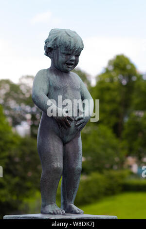 Oslo Norwegen - 22. Juni 2019: Skulptur des kleinen Jungen in der Vigeland Park Stockfoto