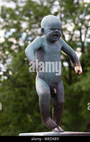 Oslo Norwegen - 22. Juni 2019: Skulptur der zornige junge in den Vigeland Park Stockfoto