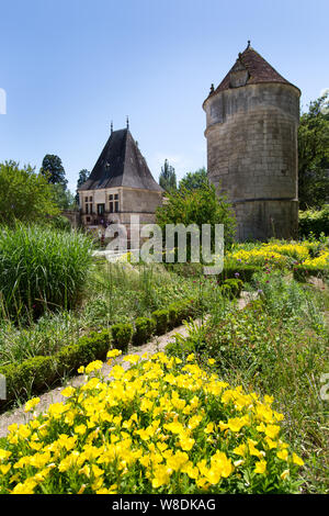 Brantome en Périgord, Frankreich. Malerische Ansicht des historischen runden Brantome's Tower und Renaissance-Pavillon auf dem Boulevard Charlemagne. Stockfoto