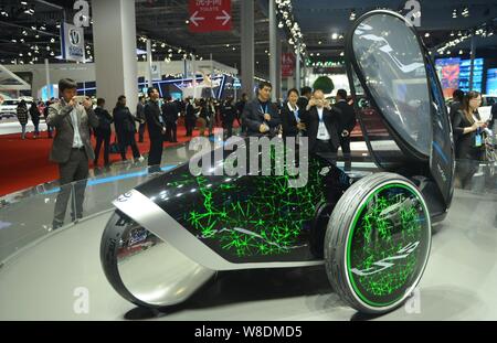 Ein Toyota FV2 Concept Car wird auf dem Display während der 16. Internationalen Automobil- Ausstellung in Shanghai, die auch als Auto Shanghai 2015, in Sha bekannt Stockfoto